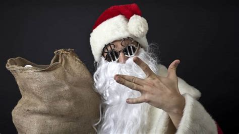 10 Bizarre Holiday Stock Photos That Make Christmas Look Weird