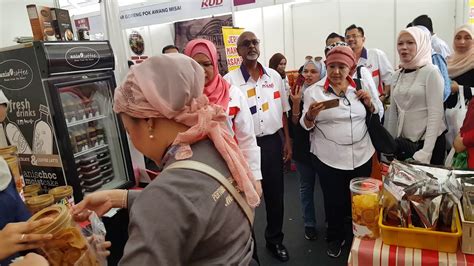 Hanya pada 1 oktober 2019, rina membuat bayaran pertama sebanyak rm450,000 dan diikuti dengan bayaran kedua sebanyak. YBM Datuk Seri Rina Mohd Harun - KUD 2019 Perrubuhan ...