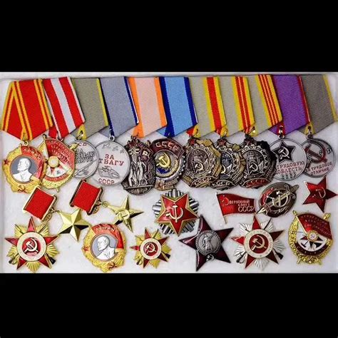 WW USSR Award Order Medal CCCP Badge Pins Gold Star Of Hero Of The Soviet Union Surplus Medals