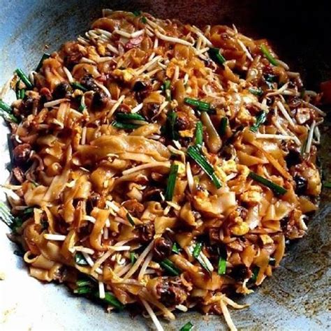 Masak sehingga mendidih, kemudian masukkan 1 biji telur (dipukul sedikit dengan garfu). Pin on Malay Cooking