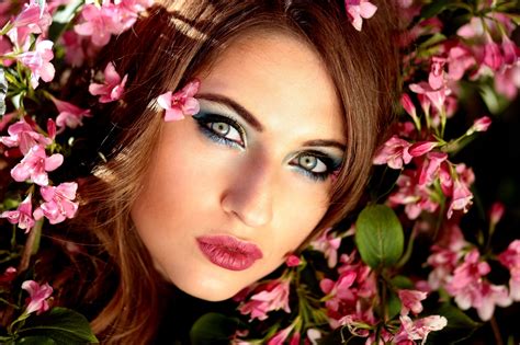 fotos gratis persona planta niña mujer cabello flor modelo primavera rojo moda dama