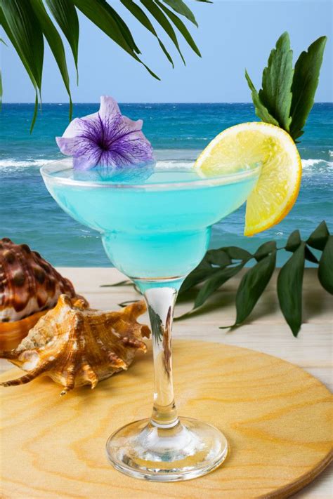 Blue Hawaiian Cocktail On The Tropical Beach In 2020 Hawaiian Cocktails Summer Drinks Blue