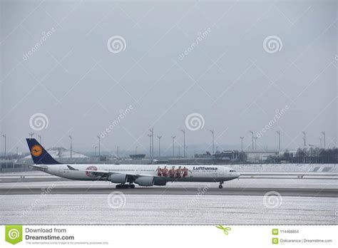Lufthansa Airbus A340 600 D Aihz With Fc Bayern Livery Editorial Stock