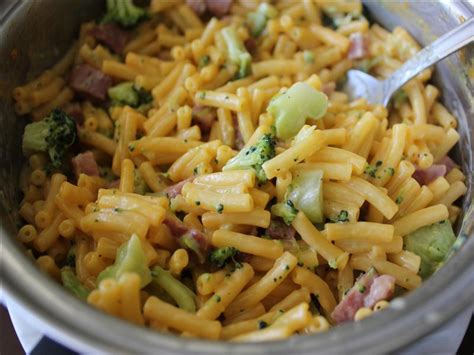 Everybody loves macaroni and cheese: Ham and Cheese Macaroni with Broccoli Lunch Recipe ...