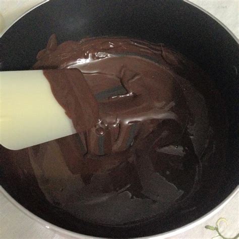 Adakah anda tahu bahawa brownies sebenarnya kek bantat? Cara buat brownies step by step dengan gambar