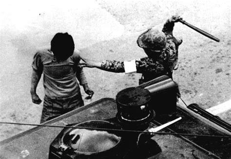 5·18 민주화운동 정의 조항도 신설됐는데 1979년 12월 12일과 1980년 5월 18일을 전후해 시민들이 전개한 민주화운동으로 규정해서 지역을 광주로만 한정하지 않았습니다. 5.18 39주년② '사살명령', 유해 발굴, 망언... 풀리지 못한 '5 ...