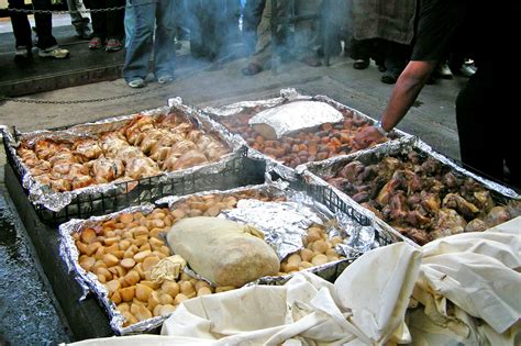 Tambahan kini terdapat pelbagai produk makanan yang boleh disimpan lama dan menyajikan hidangan yang mengikut selera keluarga anda. Makanan Yang Wajib Cicip di Auckland, New Zealand - Panda Gaul