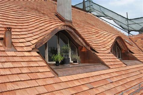 La question ne se pose pas en termes de changer les tuiles et mettre un isolant sous le liteaux, mais d'envisager plutôt une rénovation thermique de la couverture, notamment par l. Devis toiture | Comparez 5 devis gratuits