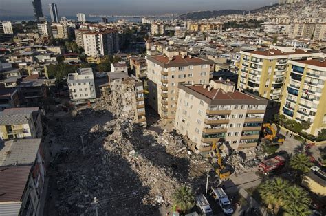 In addition to i̇zmir, personnel and vehicles from neighbouring provinces were also dispatched to the region for support. Unsafe buildings worsened impact of Izmir earthquake in western Turkey | Daily Sabah