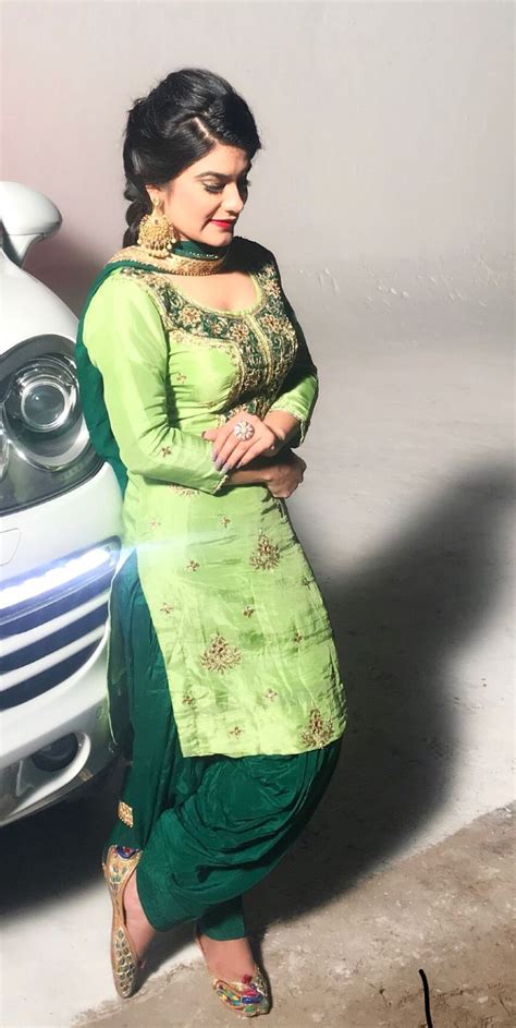 Pin By Harkit On Salwar Suits Sexy Asian Dress Kaur B Suits Punjabi Outfits