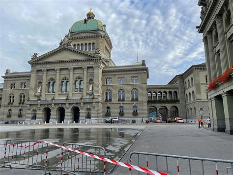 Polizeieinsatz In Bern Bundeshaus Ist Wegen Verdächtigem Gegenstand Abgeriegelt Zürichsee Zeitung