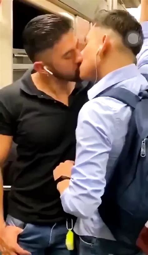 kissing on cdmx subway xhamster
