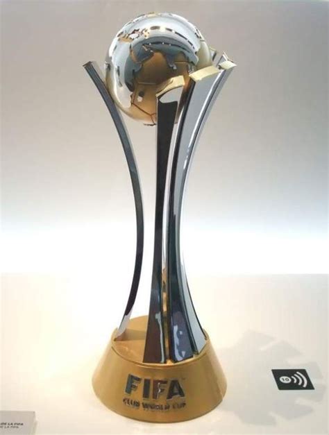 Pin De Madeleine Couture En Trofeos Copas De Futbol Trofeos