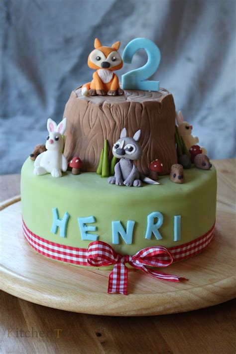 Die plätzchen haben wir in einem runden blech um den kuchen gelegt und meine tochter hat noch ein passendes bild gemalt. Motivtorte mit Waldtieren zum 2. Geburtstag + 5 hilfreiche ...