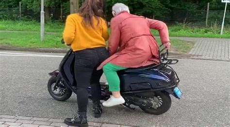dumpert nl ritje met oma op de scooter