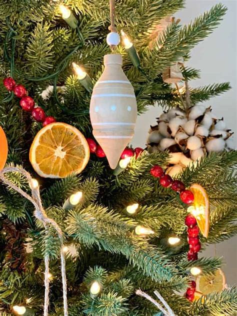 This year dried oranges seem to be everyones favorite holiday decor accessory and i am here for it! A DIY Christmas Garland Made with Dried Orange Slices and ...