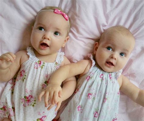 Twin Baby Girls Twin Babies Baby Pictures Cute Babies Raising