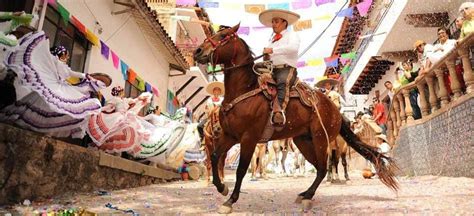 Leyendas Costumbres Y Tradiciones De Mexico Puerto Vallarta Visit Mexico New Mexico Haiti And