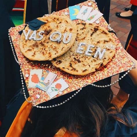 Latina graduation caps with spanish quotes, the mexican flag and more. Mexican Graduation Caps: 29 Latina Inspired Designs!