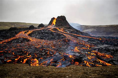 This Long Dormant Volcano In Iceland Is Erupting See The Stunning