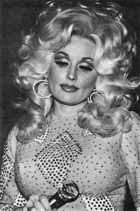 Beautiful Portrait Photos Of Dolly Parton In The S Vintage Everyday