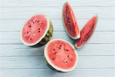 How To Tell If A Watermelon Has Gone Bad 15 Signs Beezzly