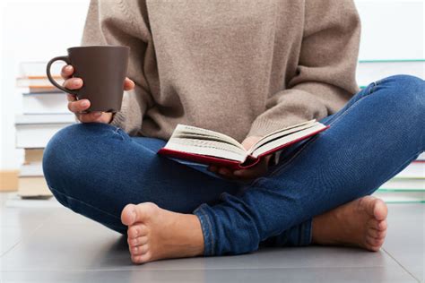 5 Reasons Sitting On The Floor Is Good For Your Health