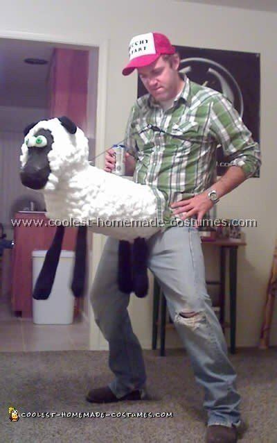 Hilarious Homemade Redneck Costume Idea Doin A Sheep