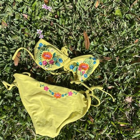 Adorable Floral Bikini Set Top Size Small Bottom Depop