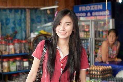 pretty babe woman passing a convenience store the foreign photographer ฝรงถ Flickr