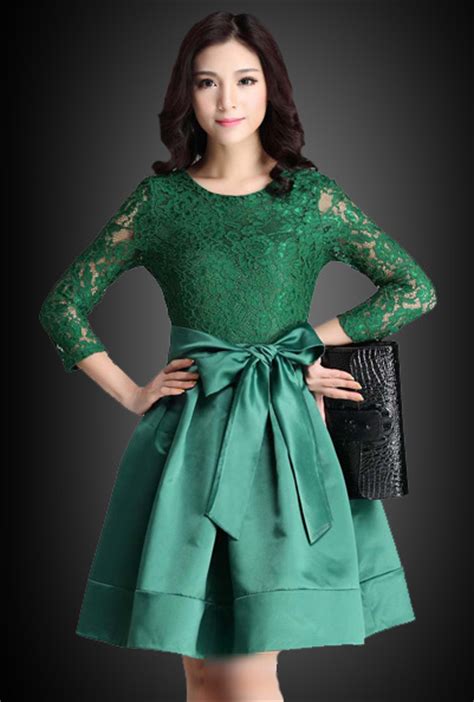 Banyak desainer yang memodifikasi dengan model yang lebih stylist. Model Brokat Dengan Kain Adat.terusan.com : Dress Tenun ...