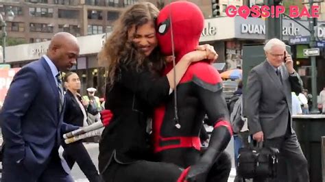No way home stars tom holland and zendaya sharing a kiss together in a car. Spiderman filming with Zendaya and Tom Holland! - YouTube