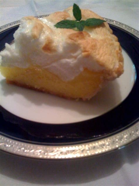 Sweet Tea and Cornbread: Old Fashioned Lemon Icebox Pie!
