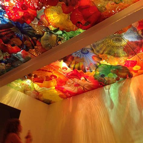 Dale Chihuly In Hot Water Over Persian Text Artnet News Royal Ontario