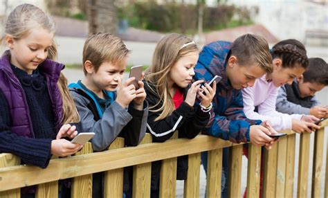 How Old Should My Kids Be Before I Let Them Use Social Media