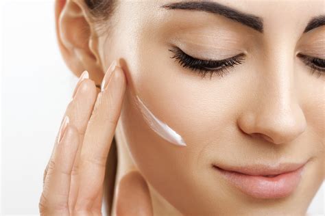 Best Ways To Provide Moisture To Your Skin Naturally Petal Fresh