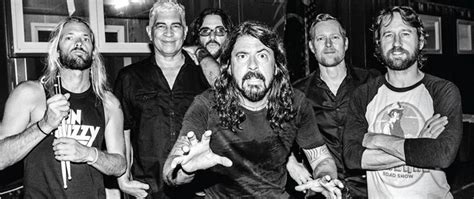 Foo Fighters Joined Onstage By Weezer S Rivers Cuomo At Melbourne Aus Show