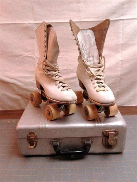Vintage Pair White Roller Skates Wooden Wheels With Aluminum Box Size 6