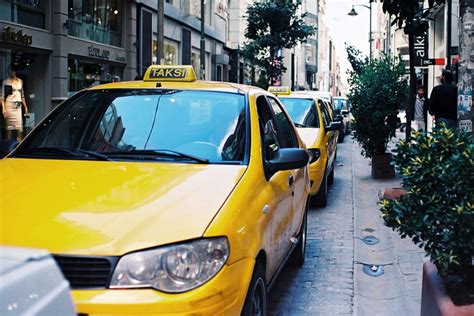 What is the blue taxi in Istanbul? 2