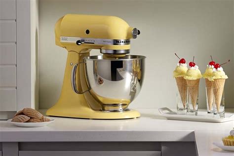 What to look for when buying a stand mixer KitchenAid Artisan KSM150 Standmixer Review | Foodal