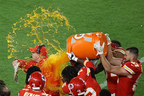 Chiefs Fourth Quarter Rallly Wins Super Bowl Liv 31 20