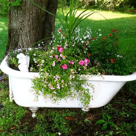 Skip hop's popular moby tub has a mesh sling and, like many folding tubs, some parents note that the support for newborns isn't ideal. Recycled 1920s claw foot tub. Adds a nice touch to the inn ...