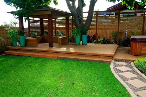 The easy going lifestyle of holidays past can be recreated in even a small. Balinese Style Garden Design - Kolonialstil - Garten ...
