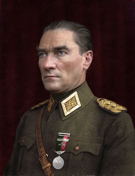1907 yılında da ön yüzbaşılık görevine getirildi. Mustafa Kemal Atatürk | Contrasti