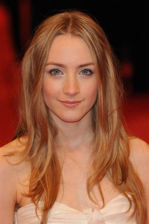 Saoirse una ronan was born in the bronx, new york city, new york, united states, to irish parents, monica ronan (née brennan) and paul ronan, an actor. Saoirse Ronan photo 28 of 400 pics, wallpaper - photo ...