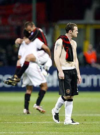 Gecenin öne çıkan eşleşmesinde manchester united ile milan karşı karşıya geldi. People's Daily Online -- AC Milan beats Manchester United 3-0
