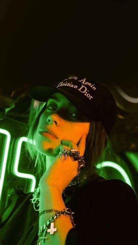 فتاة تمقلب الناس على أنها بيلي آيليش وتسبب ضجة مترجم عربي. صور خلفيات بيلي ايليش Billie Eilish بجودة hd | موقع الواحة