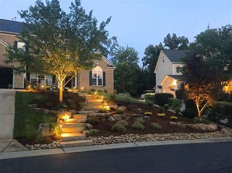 Front yard landscaping has to make sense. Simple But Elegant Front Yard Decorating Ideas 03 | Front ...