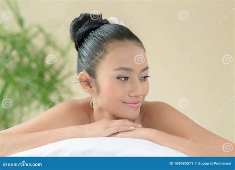 Woman Lying Down Relaxing On A Massage Bed At A Spa Stock Image Image Of Aroma Relax 169080571