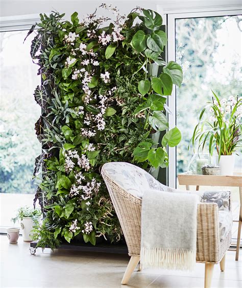 Whether with a hanging garden or to offer you inspiration, we put together 34 plant wall art ideas for your home. How to make a living plant wall | Ideal Home